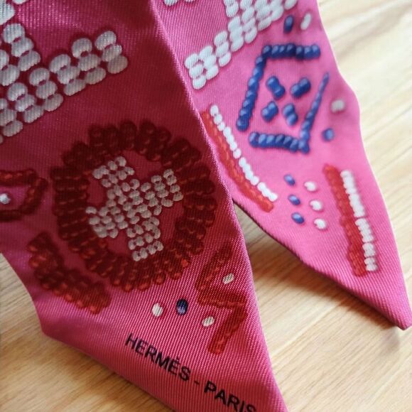 Hermes Twilly Kelly Amperle Scarf Silk All-Over Pattern Pink Blue White WBox/Bag - Picture 7 of 10